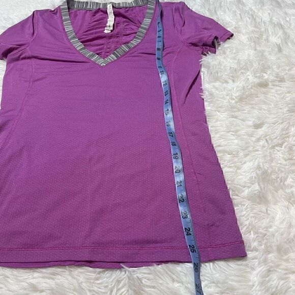 Lululemon Tshirt Top Run Energy Purple Womens Size 6 Vneck Stretch Lightweight - Picture 5 of 7